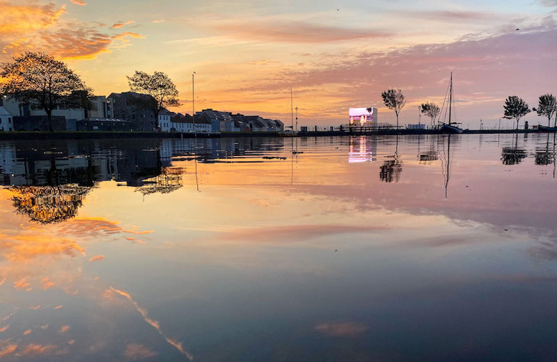 <p>Sunrise at<em> Mirror Pavilion, Corn Work</em> by John Gerrard. <br />Photo: Emilija Jefremova</p>