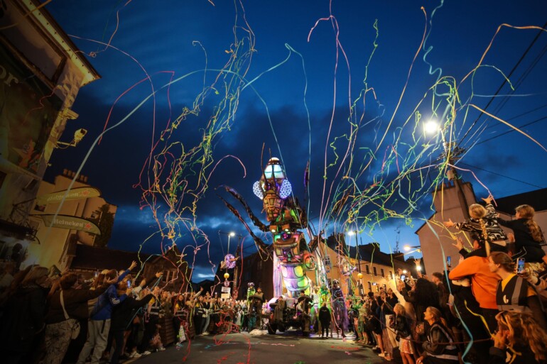 Microcosmos by Planete Vapeur crawling its way through the Medieval streets of Galway during GIAF 2025. Free street events are just one of the many things that make GIAF unmissable.