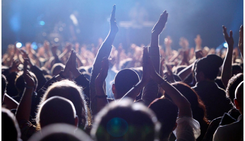 Heineken Big Top hands up