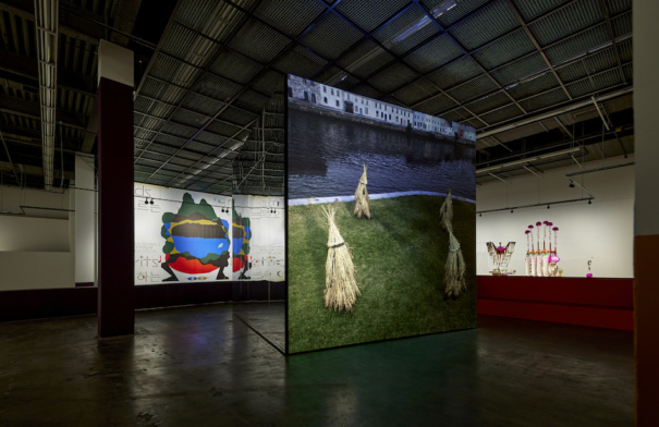 <p>John Gerrard, <em>Corn Work (Corrib),</em> 2020, annual simulation, color, no sound; cube, polished mirror aluminum, 500 × 500 × 550 cm, exhibition view. The work was commissioned by Galway International Arts Festival as part of Galway 2020, European Capital of Culture. Photo: Sang tae Kim</p>